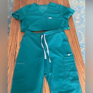 Figs scrubs, hunter green, xs